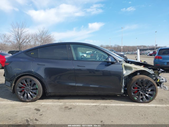 44583853 :رقم المزاد ، 7SAYGDEF0RF036131 vin ، 2024 Tesla Model Y Performance Dual Motor All-wheel Drive مزاد بيع