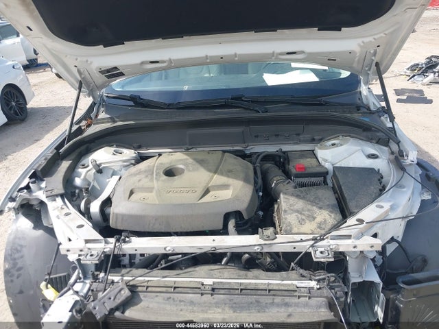 2018 VOLVO XC60 LYVA22RL9JB121816 Photo 9