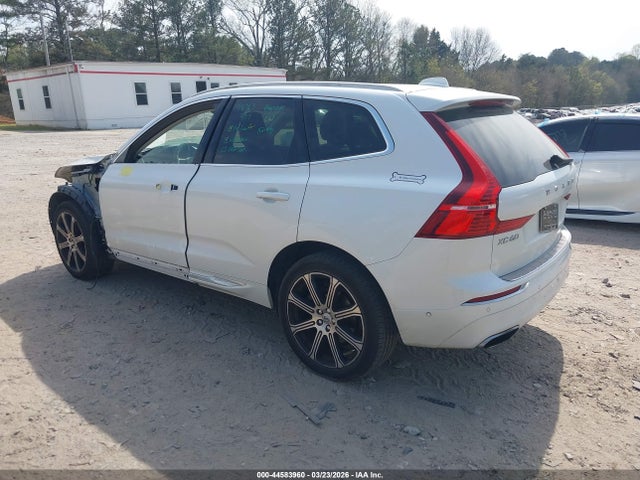 2018 VOLVO XC60 LYVA22RL9JB121816 Photo 2