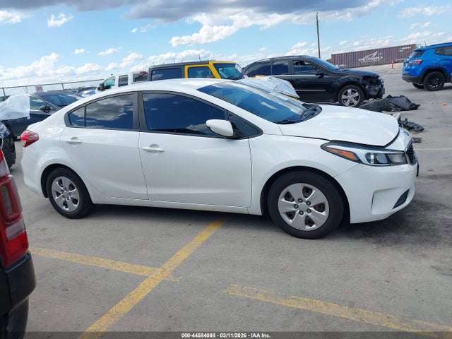 KIA FORTE LX 2017 3KPFK4A71HE051808 Image 13