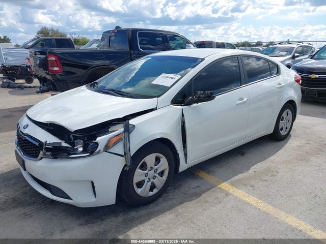 KIA FORTE LX 2017 3KPFK4A71HE051808 Image 2