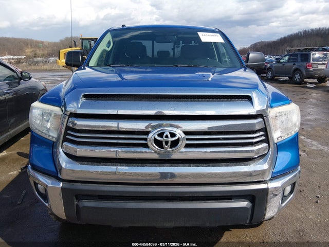 44584099 :رقم المزاد ، 5TFUY5F18HX650530 vin ، 2017 Toyota Tundra Sr5 5.7l V8 مزاد بيع