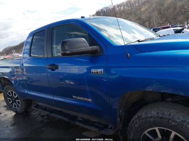 44584099 :رقم المزاد ، 5TFUY5F18HX650530 vin ، 2017 Toyota Tundra Sr5 5.7l V8 مزاد بيع