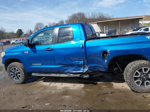 44584099 :رقم المزاد ، 5TFUY5F18HX650530 vin ، 2017 Toyota Tundra Sr5 5.7l V8 مزاد بيع