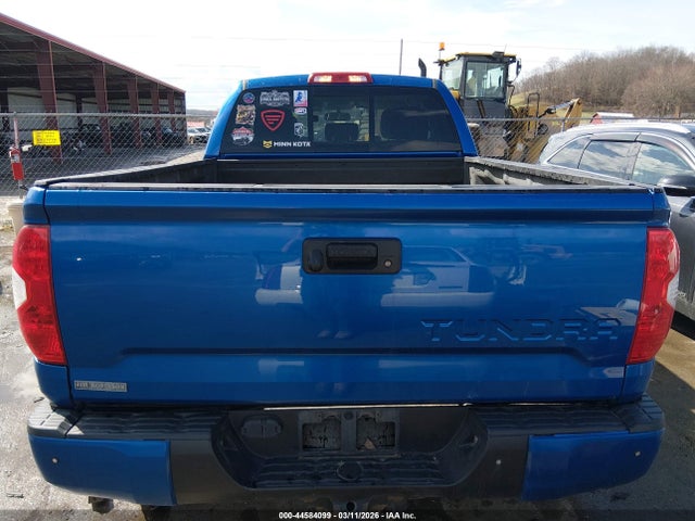 44584099 :رقم المزاد ، 5TFUY5F18HX650530 vin ، 2017 Toyota Tundra Sr5 5.7l V8 مزاد بيع