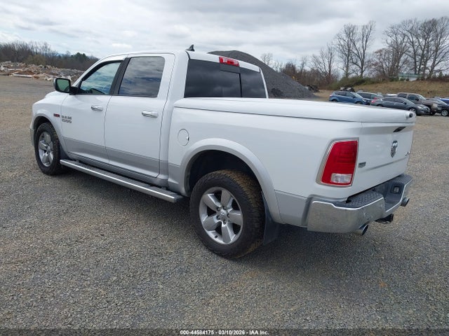2015 RAM 1500 1C6RR7NMXFS571954 Photo 2