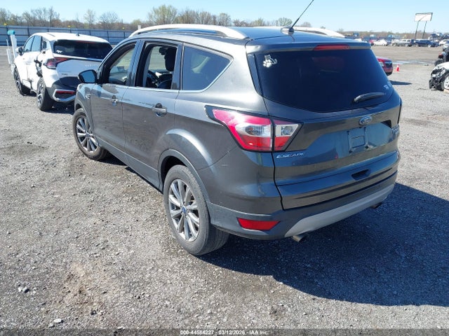 44584227 :رقم المزاد ، 1FMCU0J91HUF06757 vin ، 2017 Ford Escape Titanium مزاد بيع