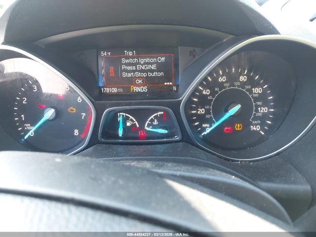 44584227 :رقم المزاد ، 1FMCU0J91HUF06757 vin ، 2017 Ford Escape Titanium مزاد بيع