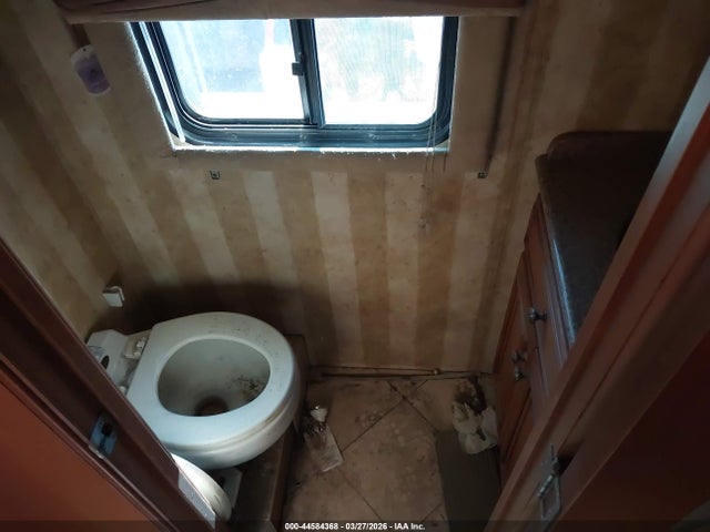Auction sale of the 2003 Spartan Motors Motorhome 4vz, vin: 4VZAU349X3C043054, lot number: 44584368