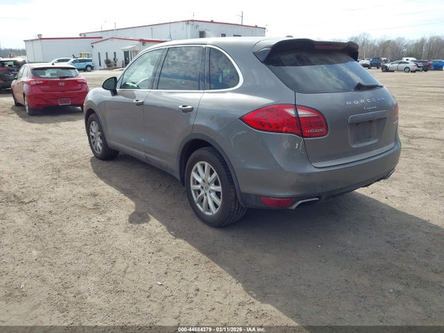 2013 PORSCHE CAYENNE WP1AA2A23DLA03197 Photo 2