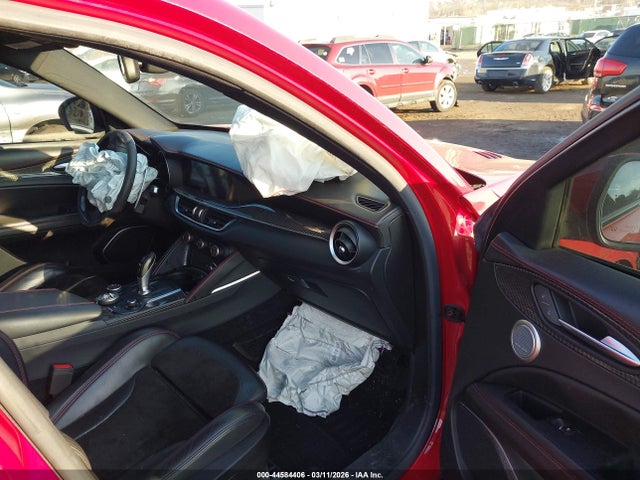 2018 ALFA ROMEO STELVIO ZASFAKEVXJ7C20401 Photo 4