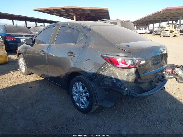3MYDLBYV5JY306771 Toyota YARIS IA