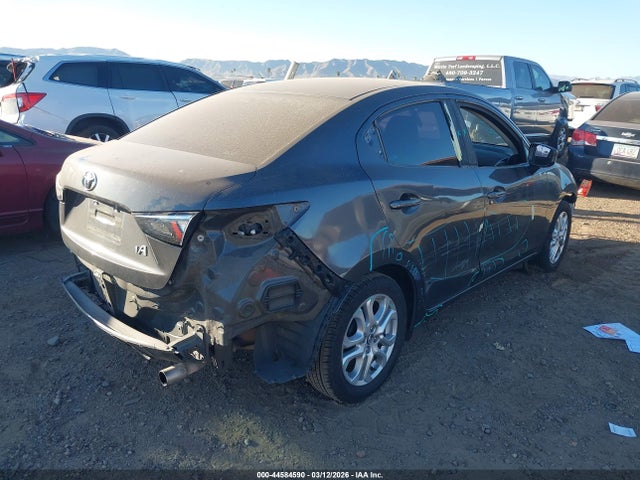 3MYDLBYV5JY306771 Toyota YARIS IA