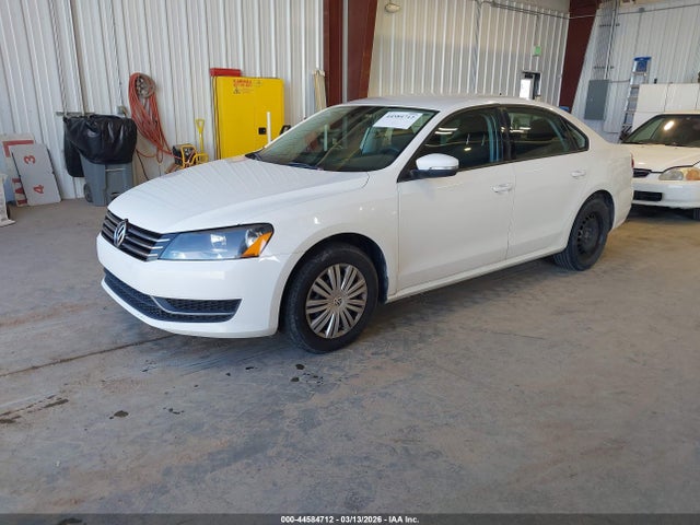 Volkswagen Passat 1.8t S 2014 1VWAT7A30EC038537 Image 2