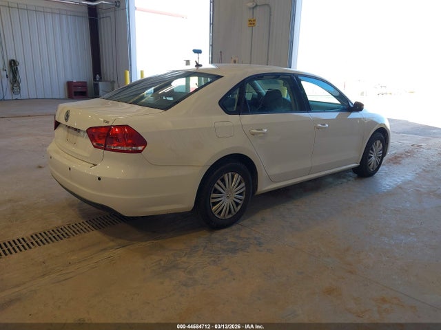 Volkswagen Passat 1.8t S 2014 1VWAT7A30EC038537 Image 4