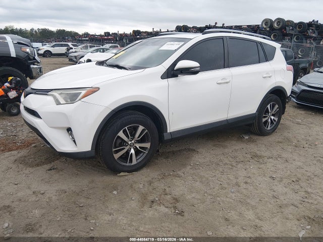 Toyota Rav4 Xle 2018 JTMRFREV0JJ195477 Image 2