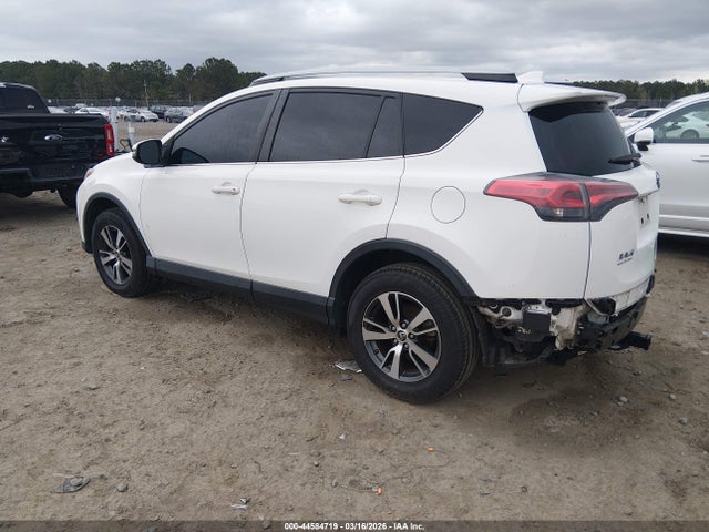 Toyota Rav4 Xle 2018 JTMRFREV0JJ195477 Image 3