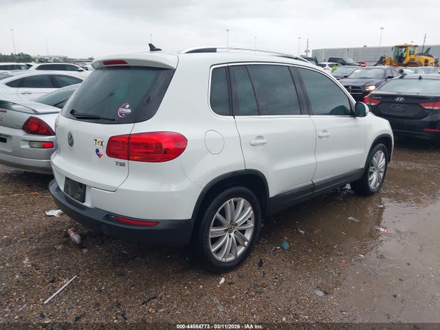 2016 VOLKSWAGEN TIGUAN WVGAV7AX6GW602978 Photo 3