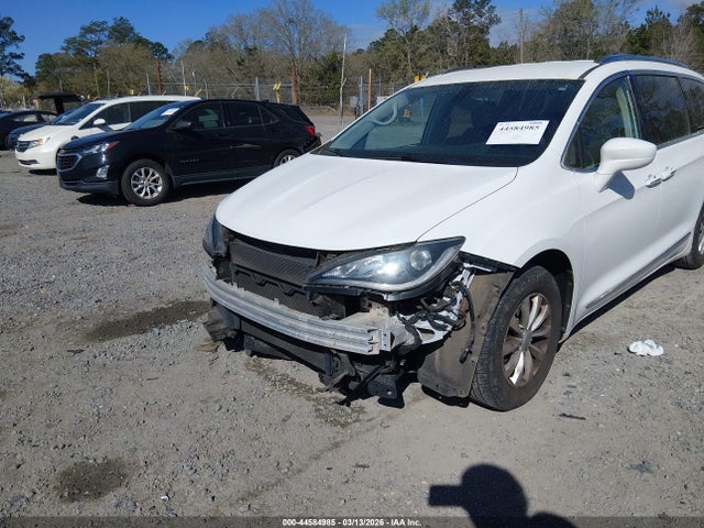 44584985 :رقم المزاد ، 2C4RC1BG3JR120204 vin ، 2018 Chrysler Pacifica Touring L مزاد بيع