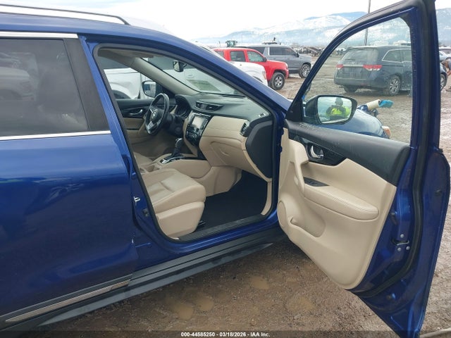 JN8AT2MV3HW008619 Nissan Rogue Sl