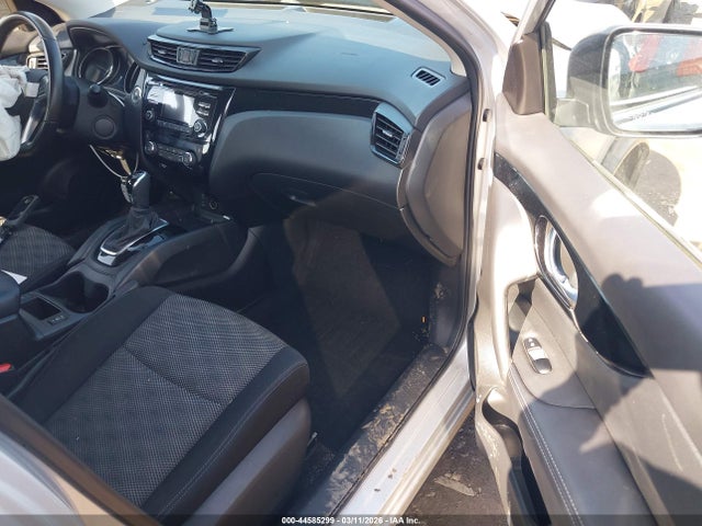 JN1BJ1CR6HW141768 Nissan Rogue Sport Sv