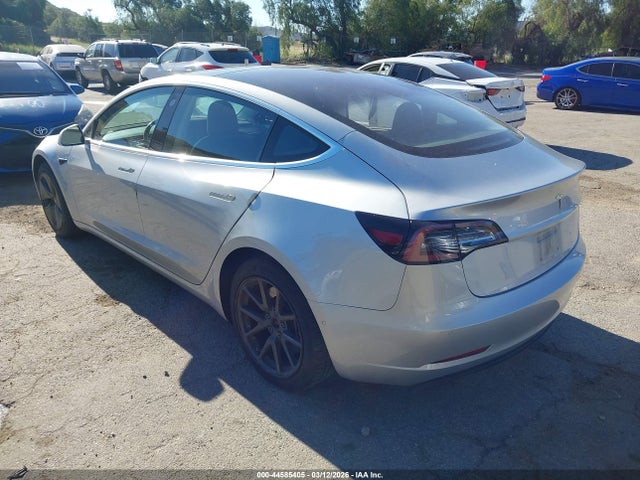 2018 TESLA MODEL 3 5YJ3E1EA2JF044123 Photo 2