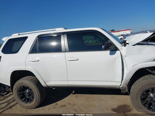 Toyota 4RUNNER SR5 2015 JTEBU5JR8F5239911 Image 14