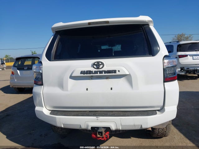 Toyota 4RUNNER SR5 2015 JTEBU5JR8F5239911 Image 17