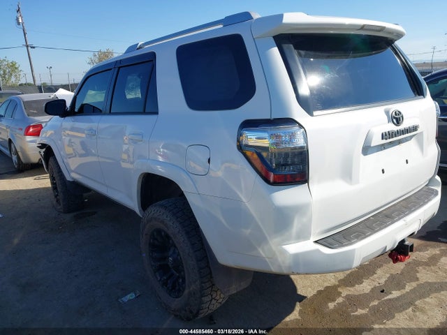 Toyota 4RUNNER SR5 2015 JTEBU5JR8F5239911 Image 3
