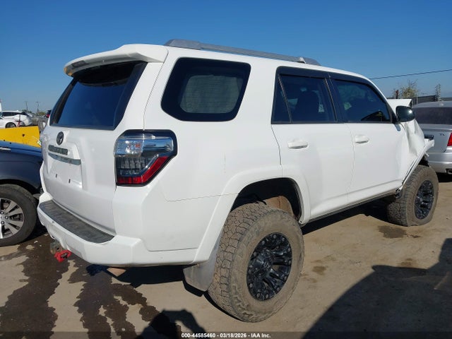 Toyota 4RUNNER SR5 2015 JTEBU5JR8F5239911 Image 4