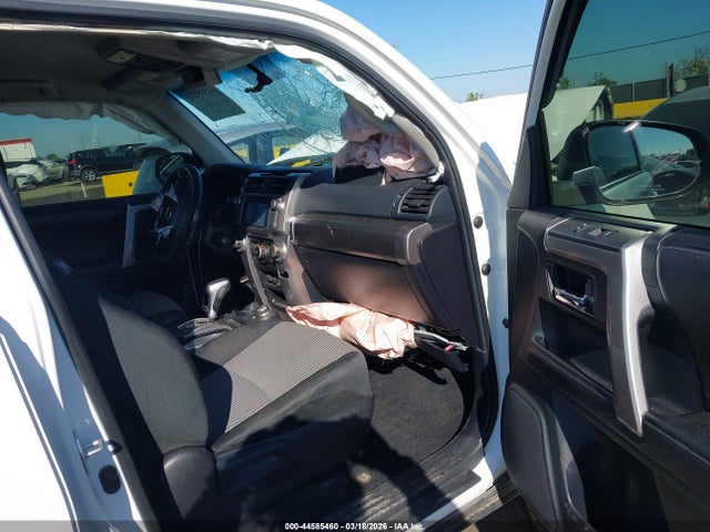 Toyota 4RUNNER SR5 2015 JTEBU5JR8F5239911 Image 5