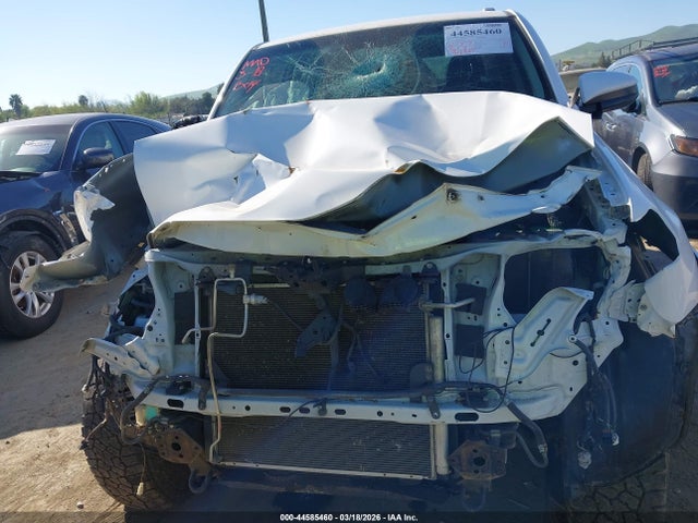 Toyota 4RUNNER SR5 2015 JTEBU5JR8F5239911 Image 6