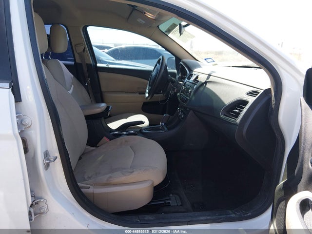 2014 Chrysler 200 Lx მანქანა იყიდება აუქციონზე, vin: 1C3CCBAB3EN125041, აუქციონის ნომერი: 44585585