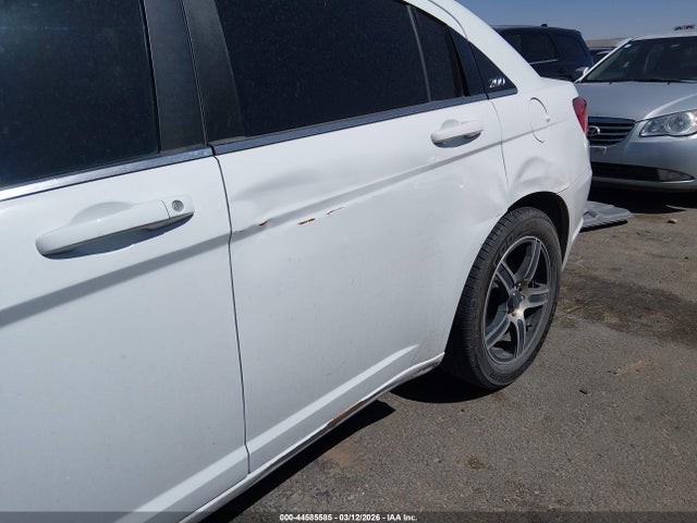 2014 Chrysler 200 Lx მანქანა იყიდება აუქციონზე, vin: 1C3CCBAB3EN125041, აუქციონის ნომერი: 44585585