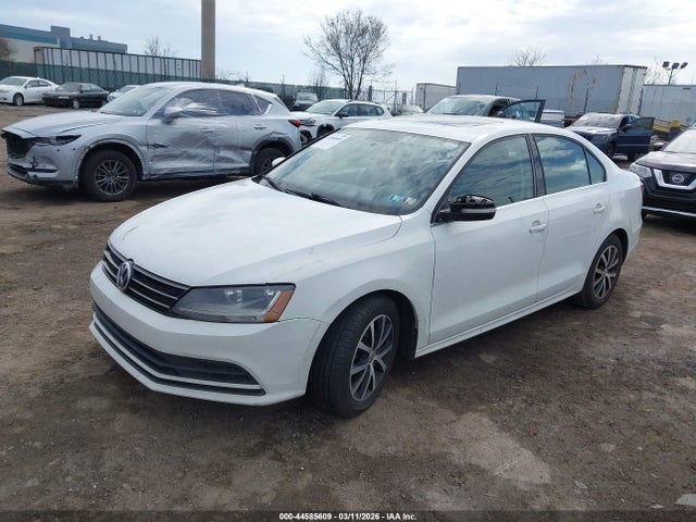 44585609 :رقم المزاد ، 3VWDB7AJ9HM393496 vin ، 2017 Volkswagen Jetta 1.4t Se مزاد بيع