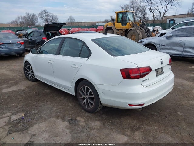 44585609 :رقم المزاد ، 3VWDB7AJ9HM393496 vin ، 2017 Volkswagen Jetta 1.4t Se مزاد بيع