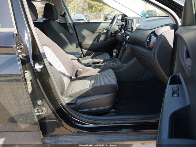 2018 HYUNDAI KONA KM8K2CAA2JU105706 Photo 4