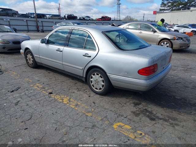 1999 MERCEDES-BENZ E 320 WDBJF65H8XA729239 Photo 2