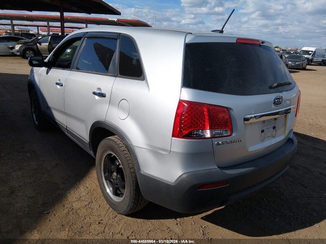 2011 KIA SORENTO 5XYKT3A18BG010989 Photo 2