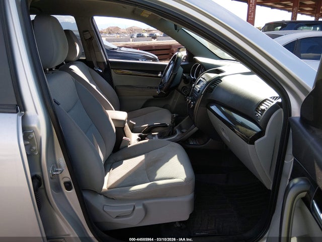 2011 KIA SORENTO 5XYKT3A18BG010989 Photo 4