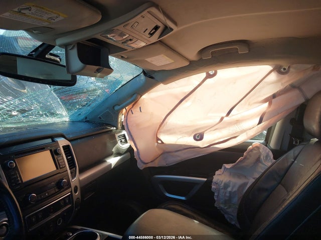 2017 Nissan Titan Platinum Reserve/pro-4x/s/sl/sv მანქანა იყიდება აუქციონზე, vin: 1N6AA1E53HN512472, აუქციონის ნომერი: 44586000