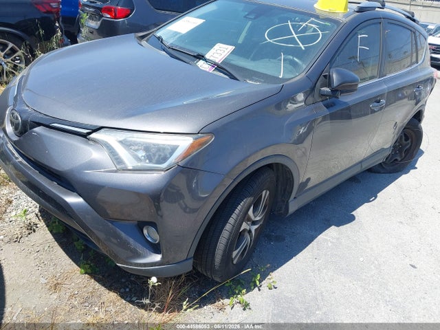 Toyota RAV4 LE 2018 JTMBFREV3JJ175418 Image 2