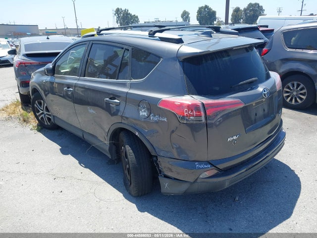 Toyota RAV4 LE 2018 JTMBFREV3JJ175418 Image 3