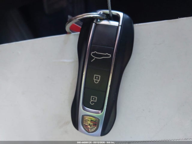 44586120 :رقم المزاد ، WP0AA2A76KL100677 vin ، 2019 Porsche Panamera 4 مزاد بيع