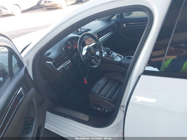 44586120 :رقم المزاد ، WP0AA2A76KL100677 vin ، 2019 Porsche Panamera 4 مزاد بيع