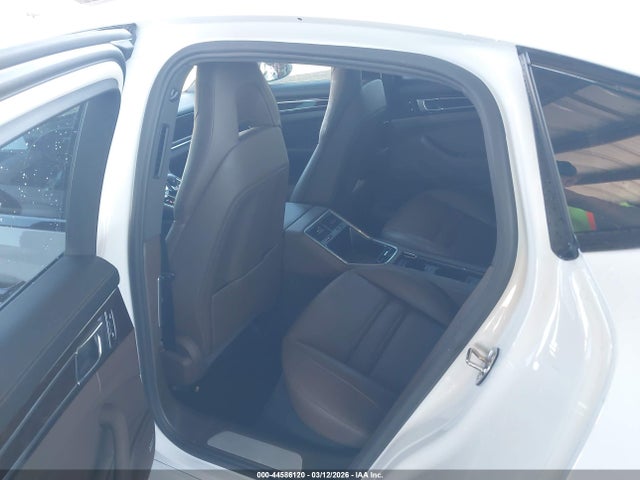 44586120 :رقم المزاد ، WP0AA2A76KL100677 vin ، 2019 Porsche Panamera 4 مزاد بيع