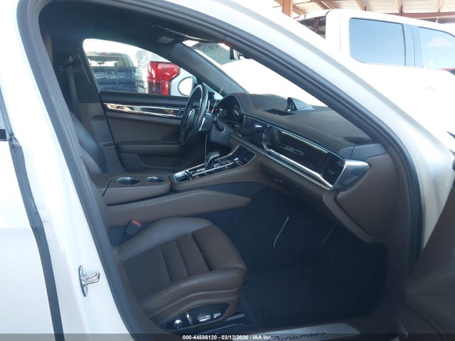 44586120 :رقم المزاد ، WP0AA2A76KL100677 vin ، 2019 Porsche Panamera 4 مزاد بيع
