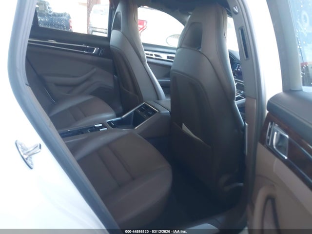 44586120 :رقم المزاد ، WP0AA2A76KL100677 vin ، 2019 Porsche Panamera 4 مزاد بيع