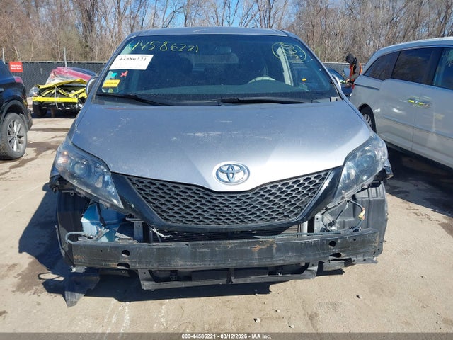 Продажа на аукционе авто 2011 Toyota Sienna Se, vin: 5TDXK3DC7BS038274, номер лота: 44586221