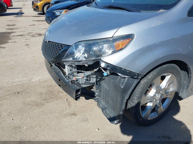 Продажа на аукционе авто 2011 Toyota Sienna Se, vin: 5TDXK3DC7BS038274, номер лота: 44586221
